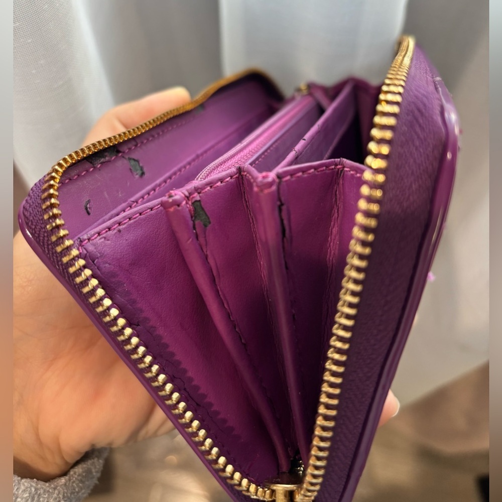 Coach F49508 Patent Signature Iris Purple Long
Bow Heart Zip Wallet (2012-2013) - Picture 6 of 12